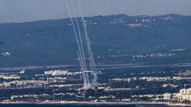 যুদ্ধবিরতি লঙ্ঘন করায় ইসরায়েলে মুহুর্মুহু ক্ষেপণাস্ত্র হামলা চালিয়েছে হিজবুল্লাহ