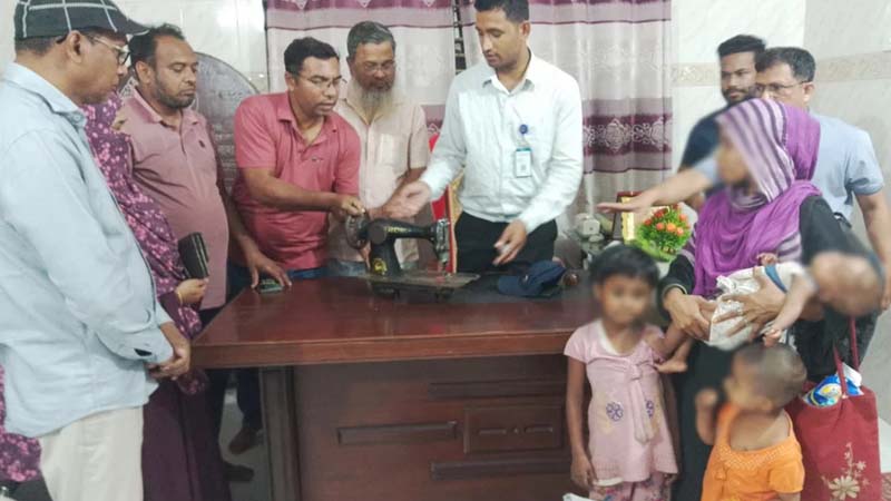 ইউনিয়ন পরিষদে ফেলে যাওয়া তিন সন্তানের কাছে ফিরলেন মা